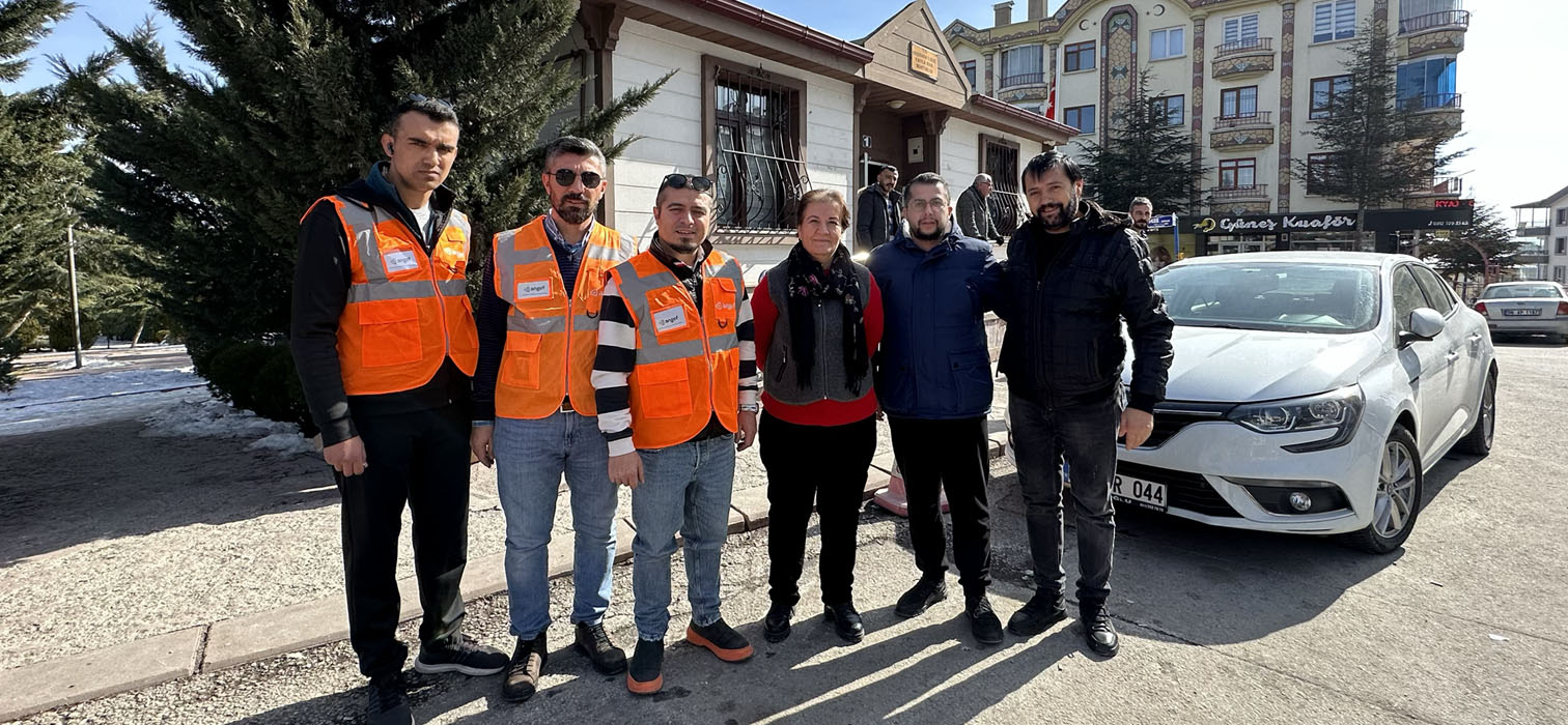 Angef'ten depremzedelere gıda ve hijyen malzemesi desteği